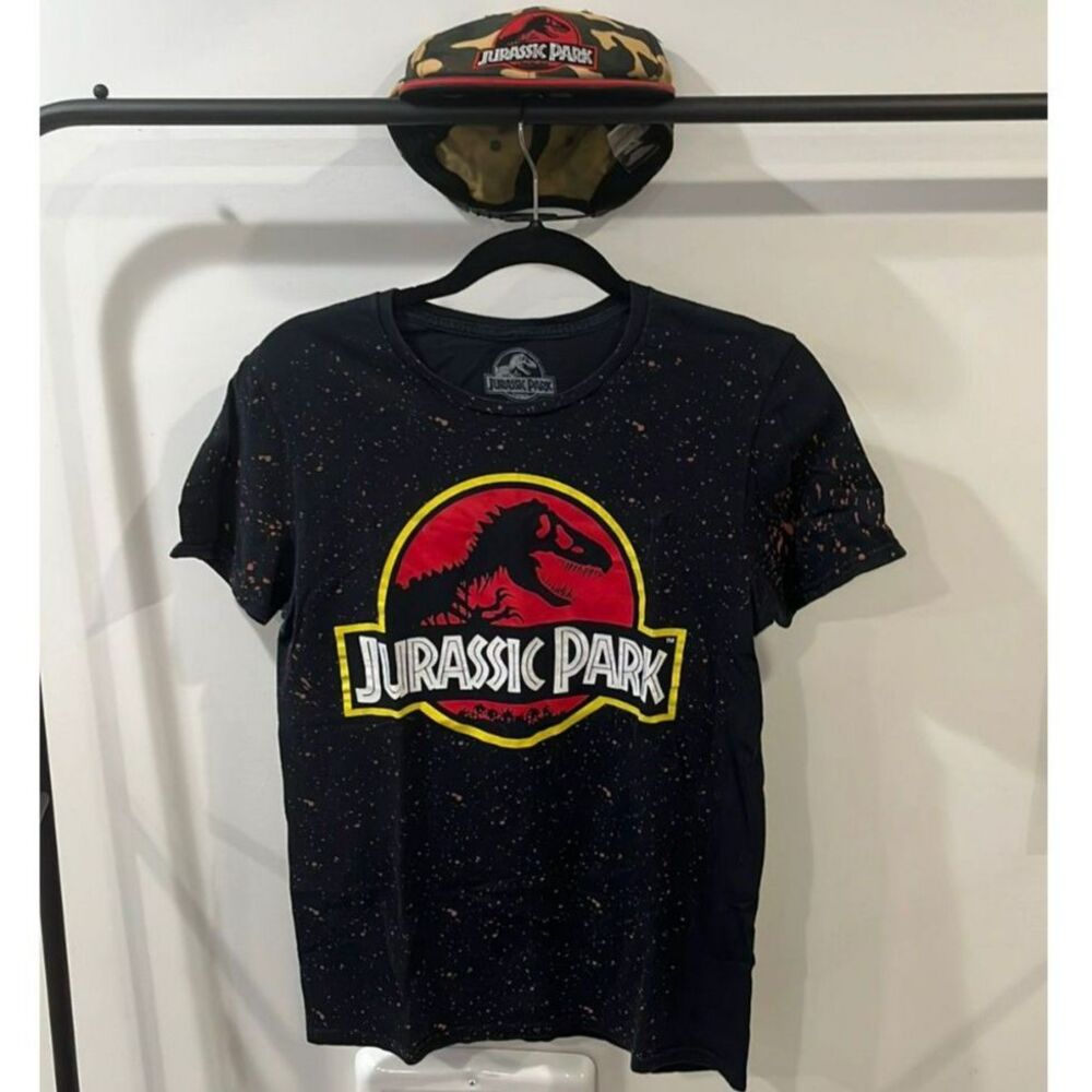 Jurassic Park Graphic Tee Size Small & Camo Snapback Hat Bundle